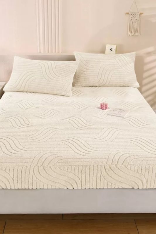 Простирадло на резинці + 2 наволочки